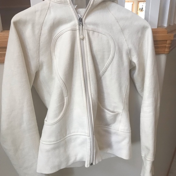 Women’s size 6 Lululemon Hoodie - Picture 1 of 4